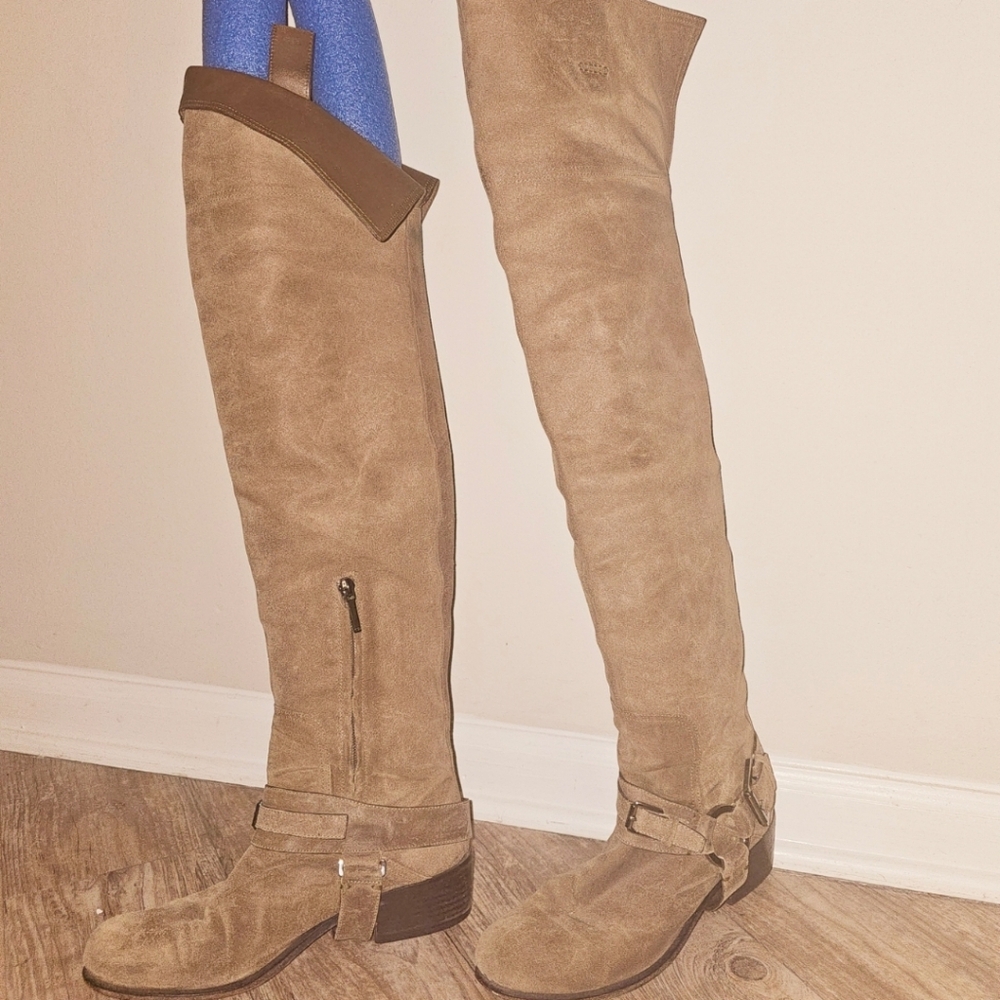 Brand: Christian DiorMaterial: SuedeColor: Beige / Taupe